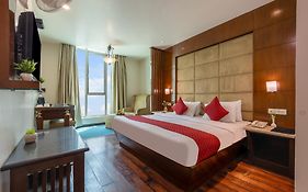 Hotel Aura - 05 Mins From New Delhi Railway Station & Connaught Place